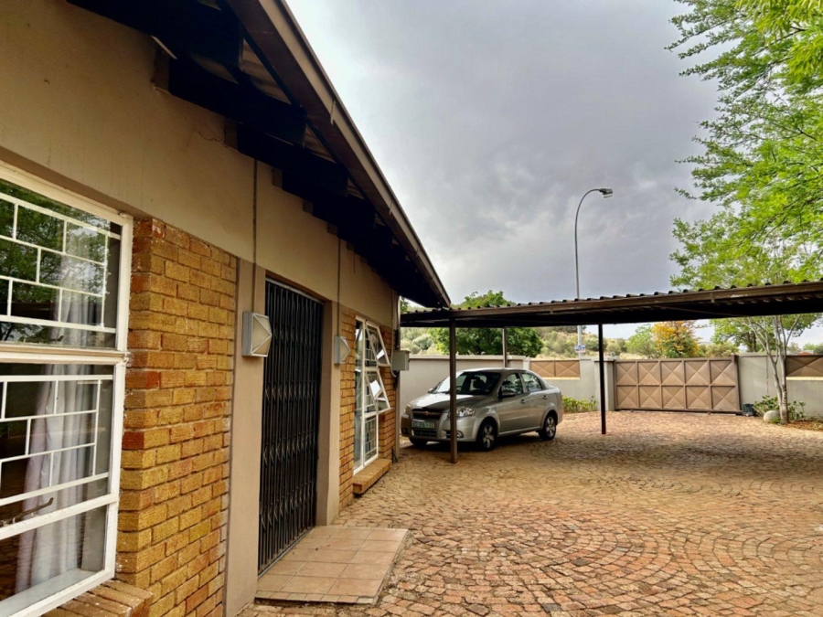 4 Bedroom Property for Sale in Langenhovenpark Free State